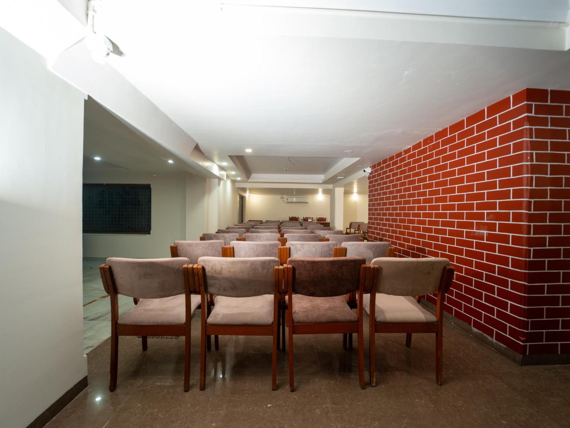 Alba Premier, Vadodara Exterior photo