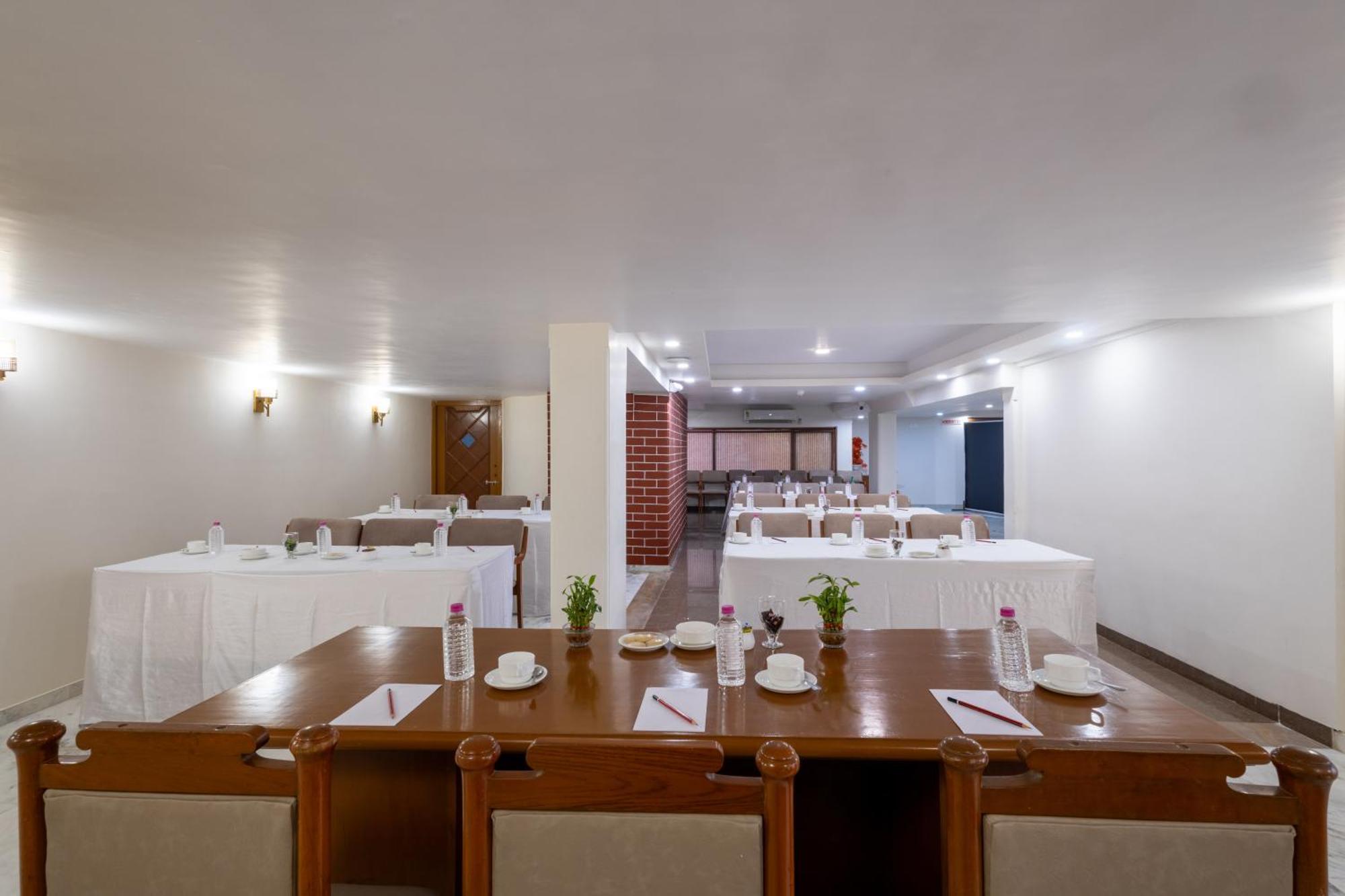 Alba Premier, Vadodara Exterior photo