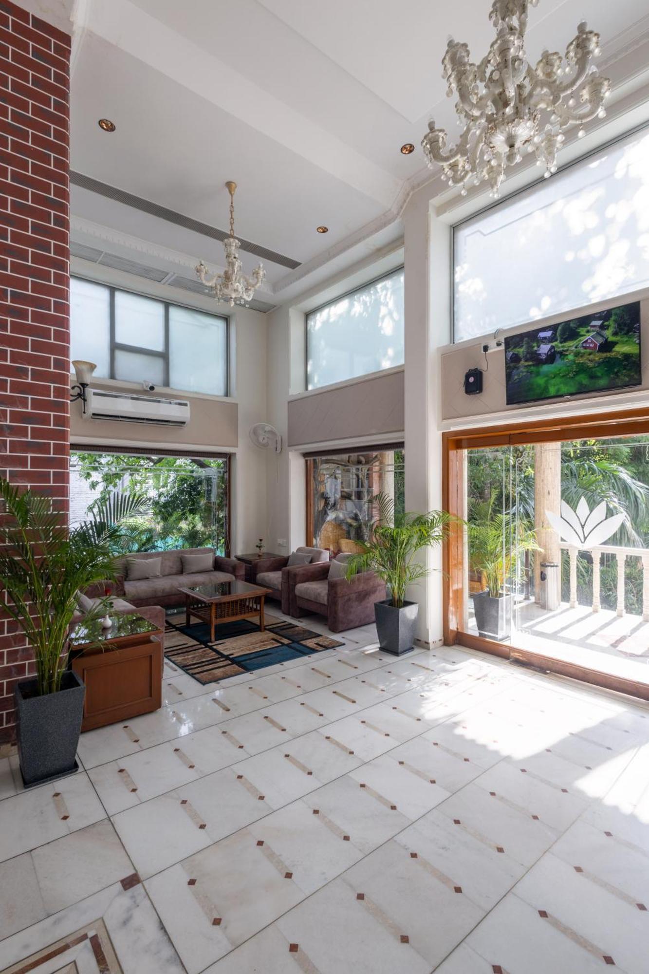 Alba Premier, Vadodara Exterior photo