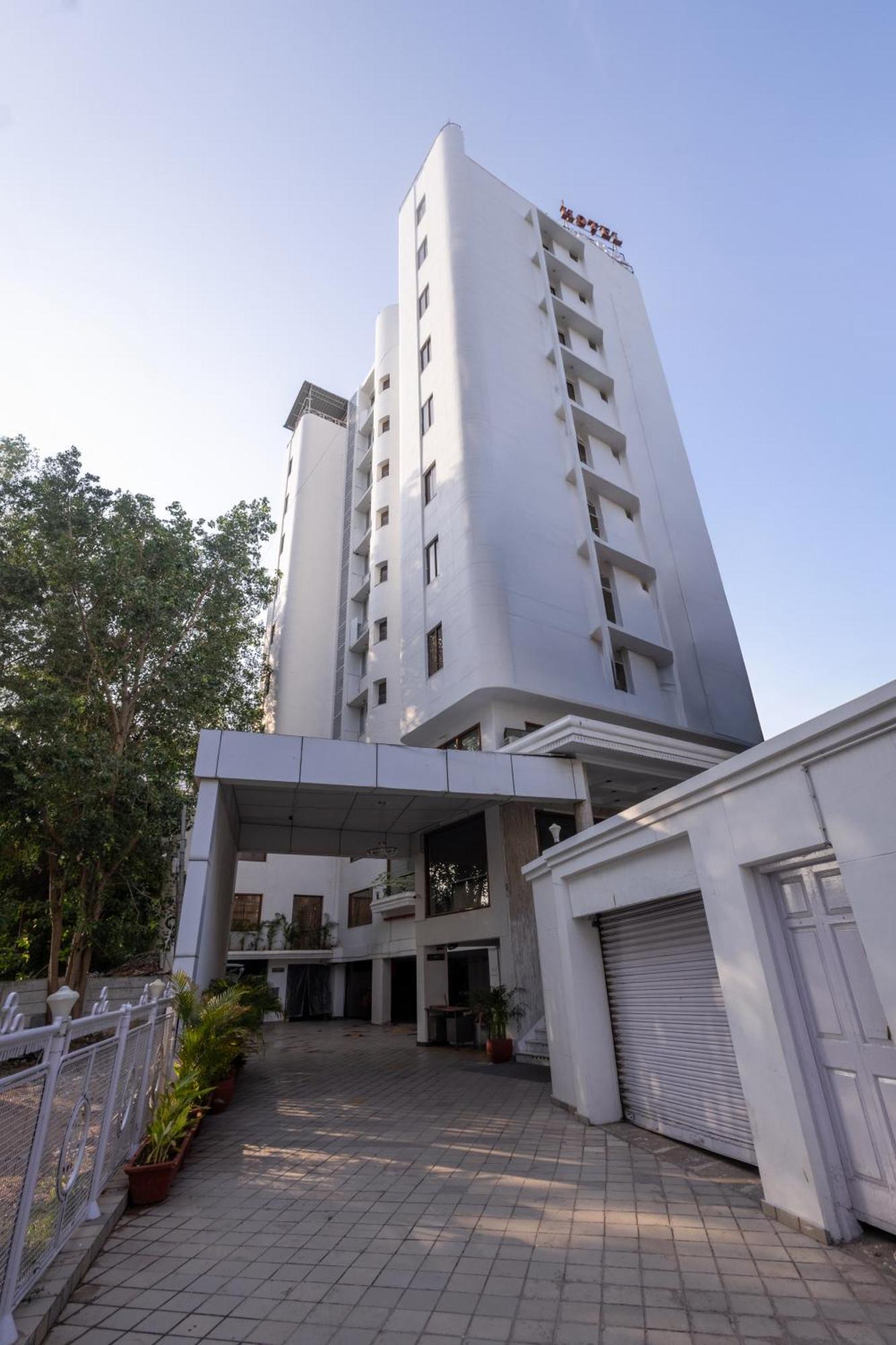 Alba Premier, Vadodara Exterior photo