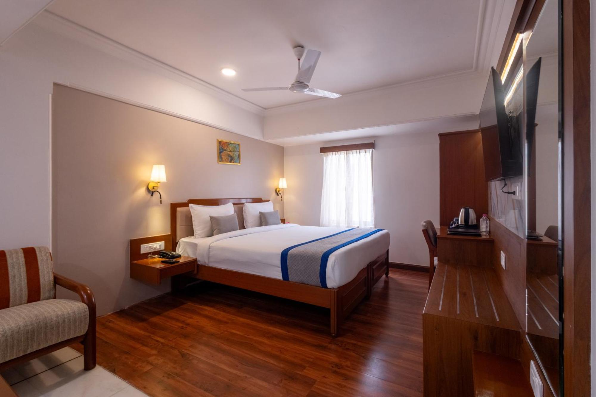 Alba Premier, Vadodara Exterior photo