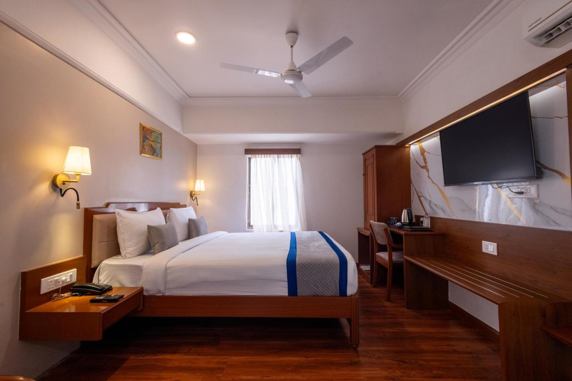 Alba Premier, Vadodara Exterior photo