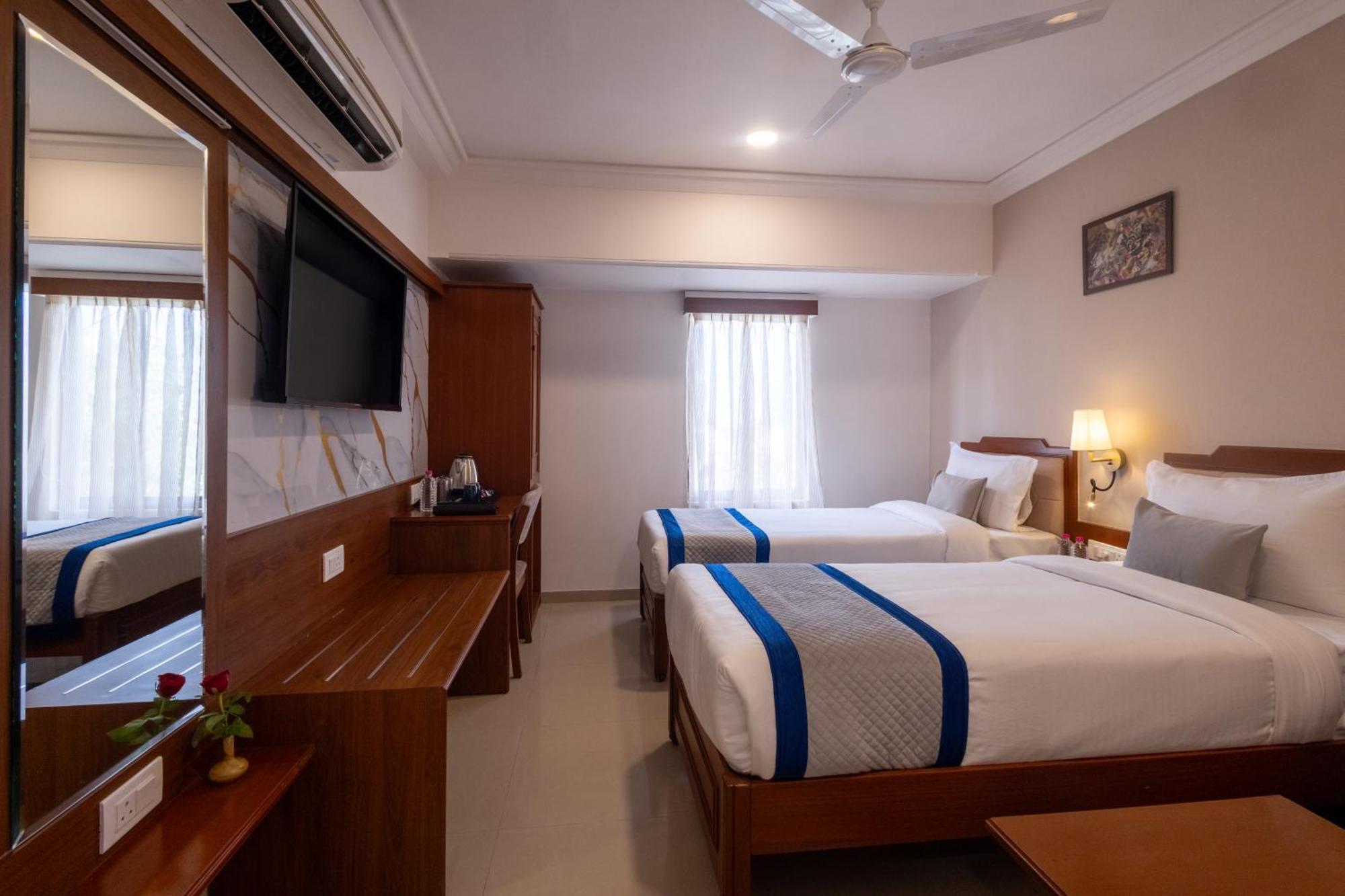 Alba Premier, Vadodara Exterior photo